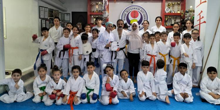 İran  Türkiye Karatecileri Esenyurt’ta Ter Akıttı.