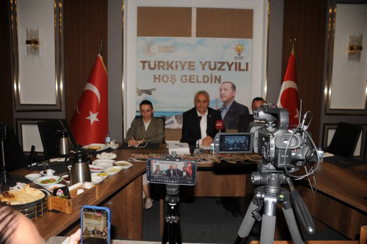 Togay ÇOBAN Esenyurt Belediye Başkanı K.Deniz BOZURT'A Ekonomi Dersi Verdi
